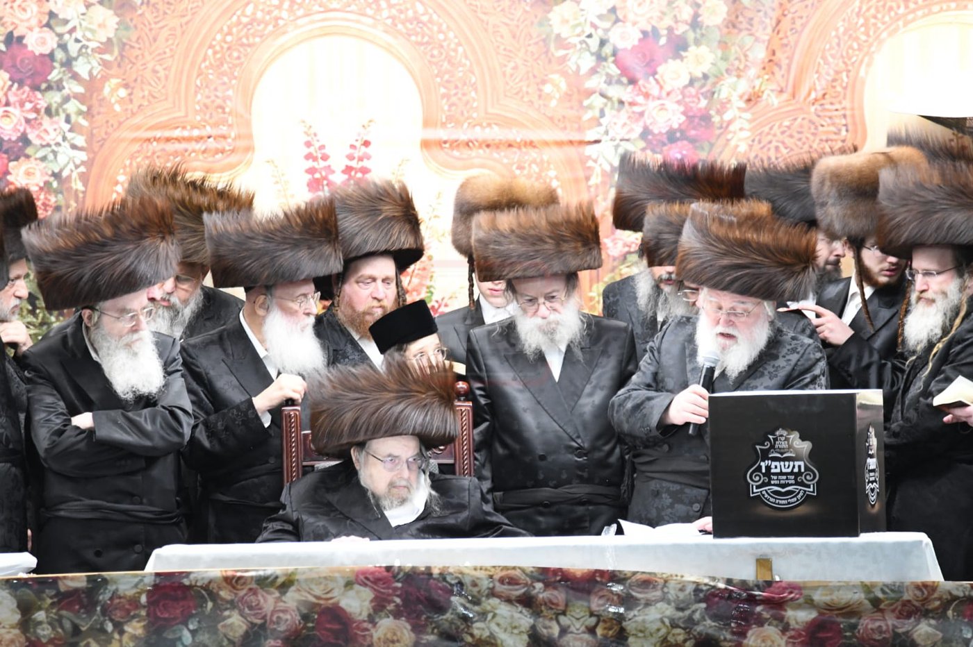 מוצאי שבועות בחצה"ק בעלזא