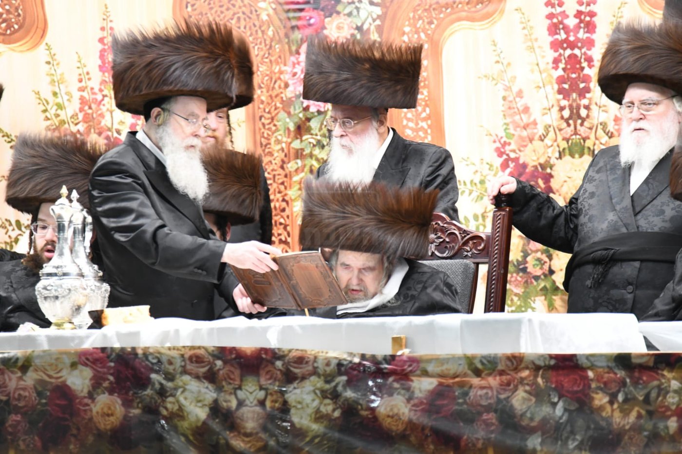 מוצאי שבועות בחצה"ק בעלזא