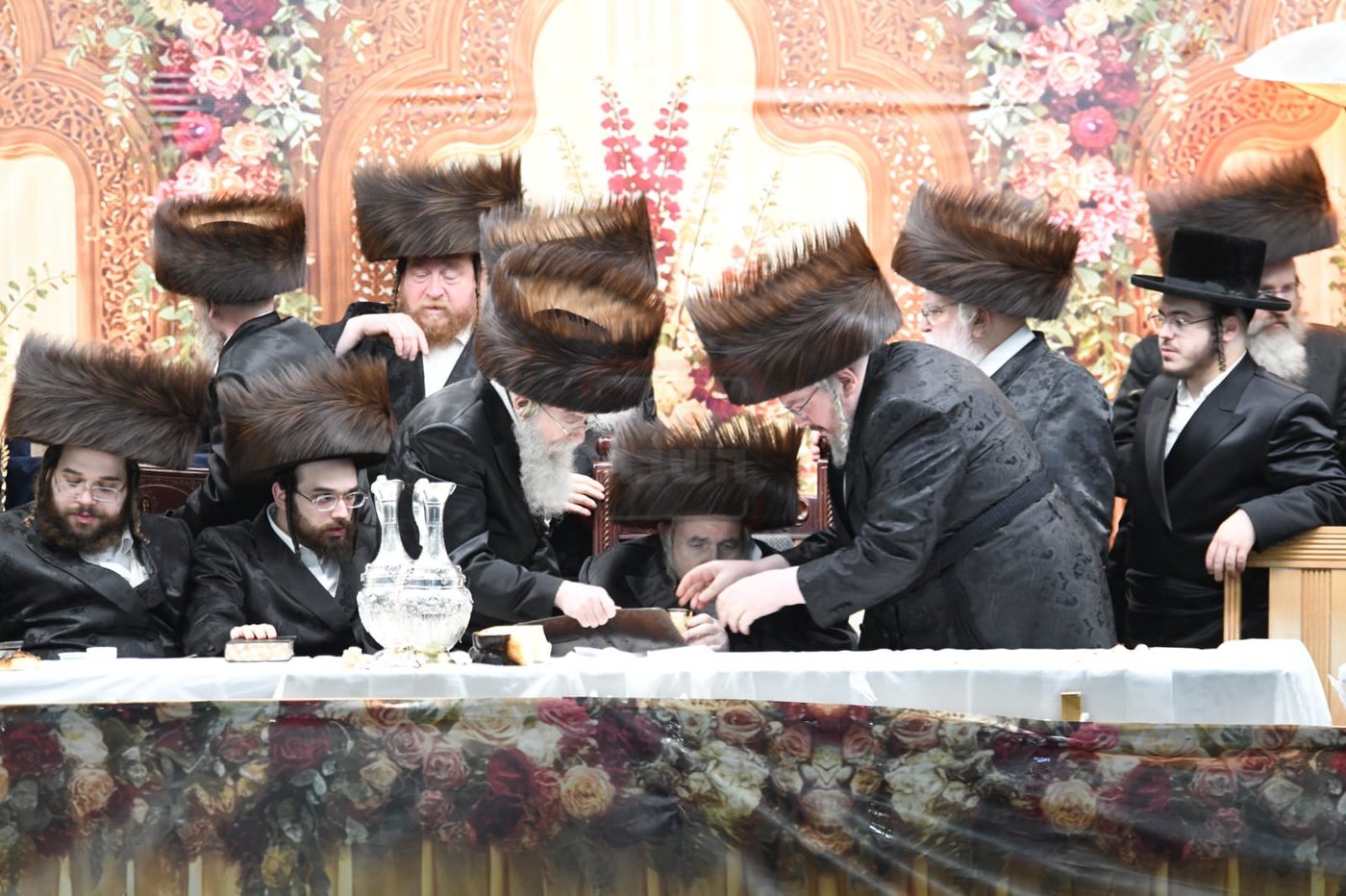מוצאי שבועות בחצה"ק בעלזא