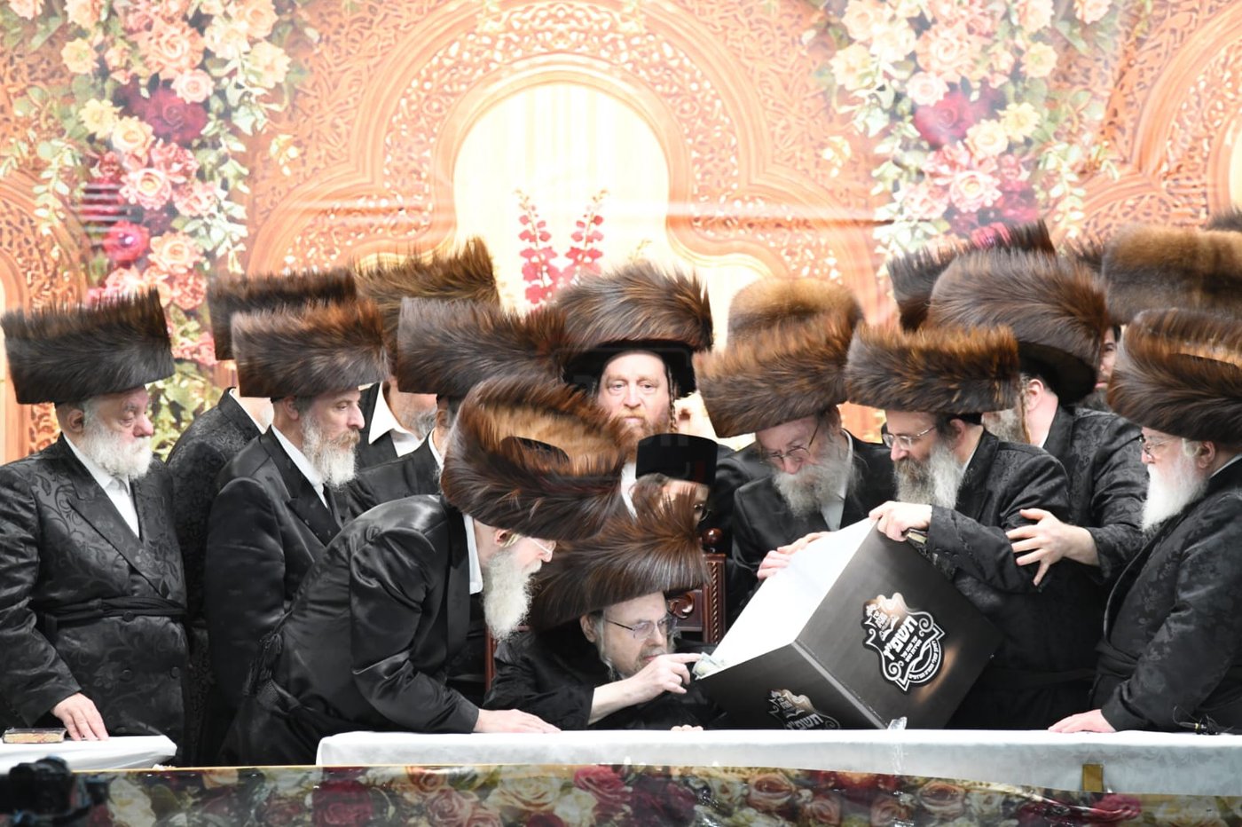 מוצאי שבועות בחצה"ק בעלזא