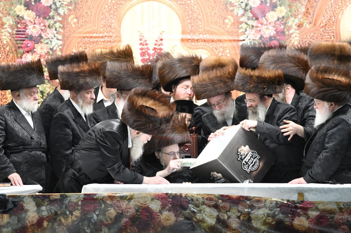 מוצאי שבועות בחצה"ק בעלזא