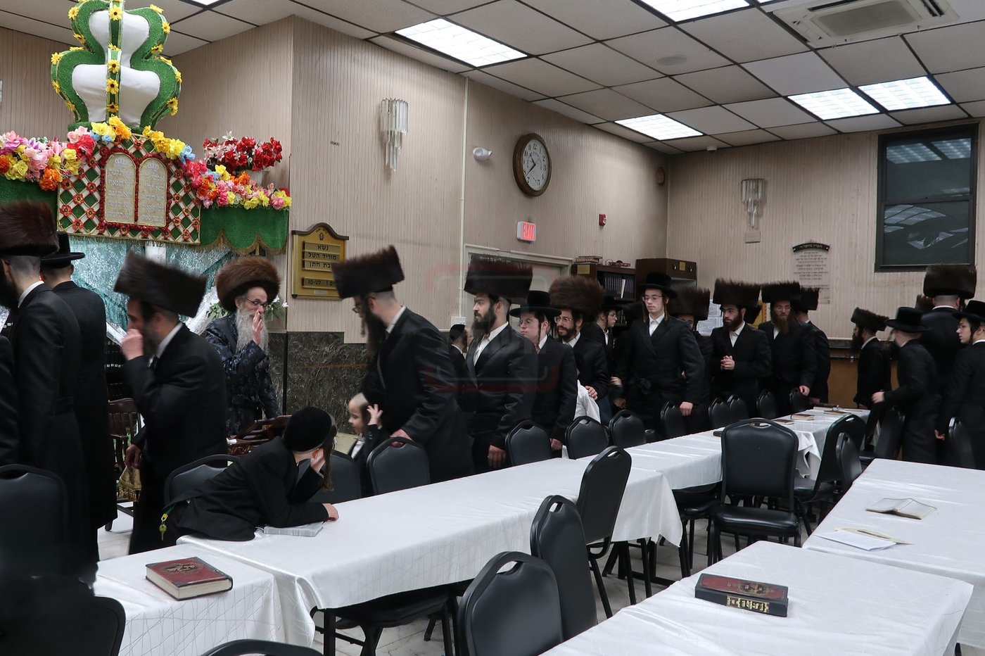 נעילת החג בחצה"ק צאנז זוועהיל 