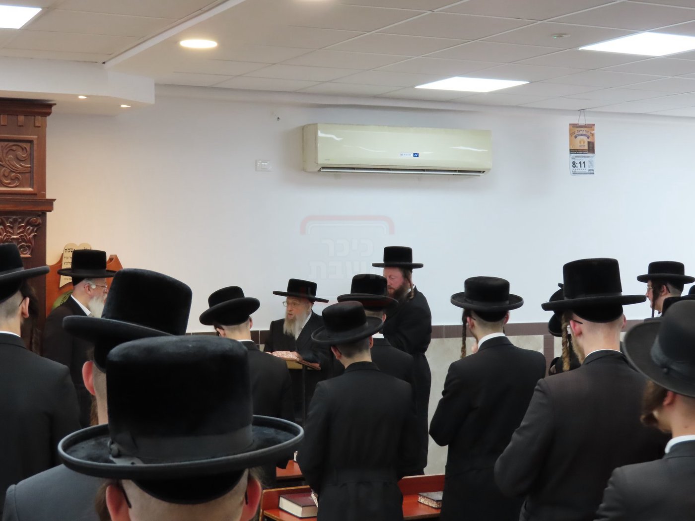 האדמו"ר מפינסק קרלין בביקור בישיבתו בביתר עילית