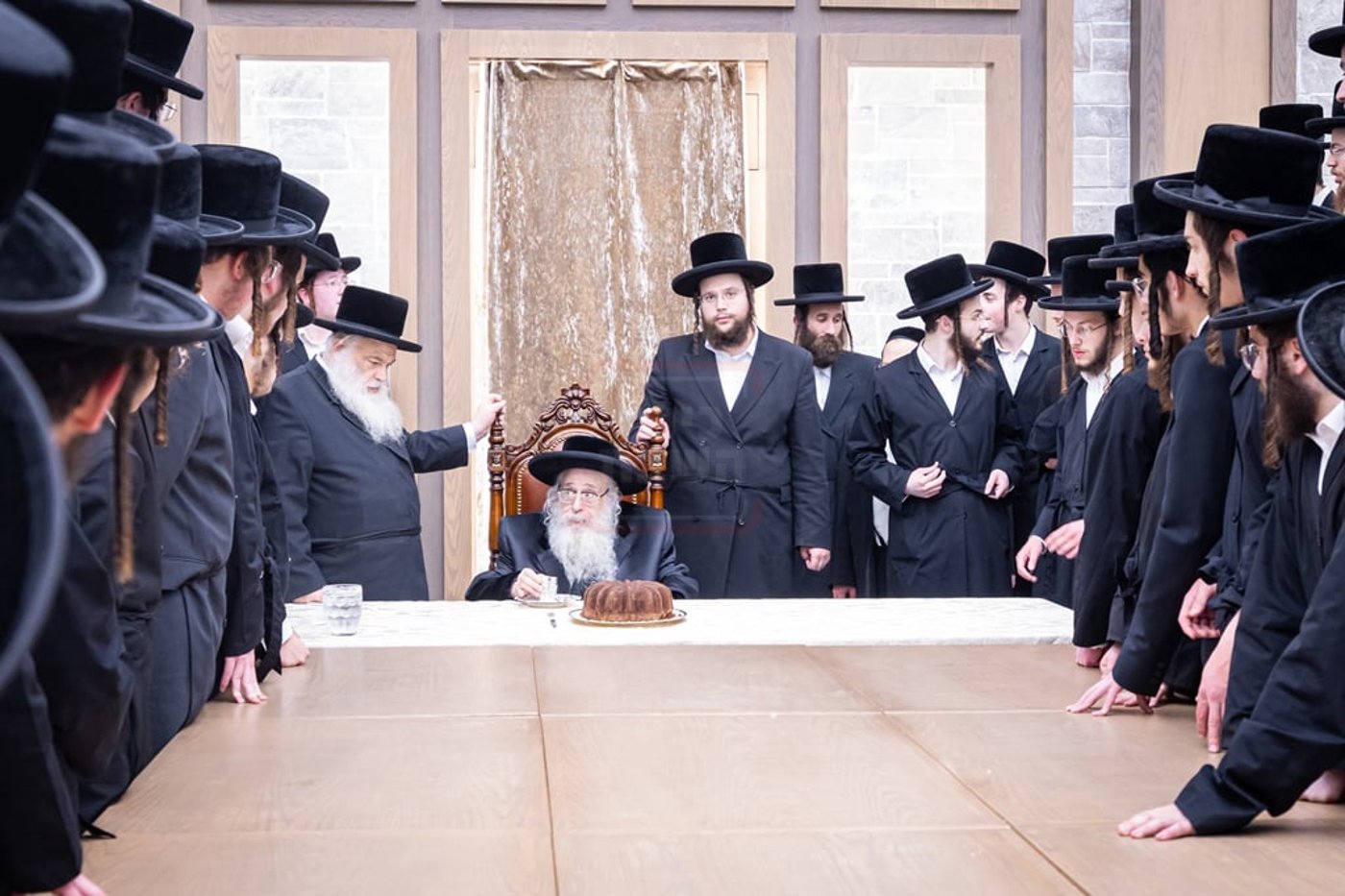 האדמו"ר מצאנז קלויזנבורג במצוות שילוח הקן
