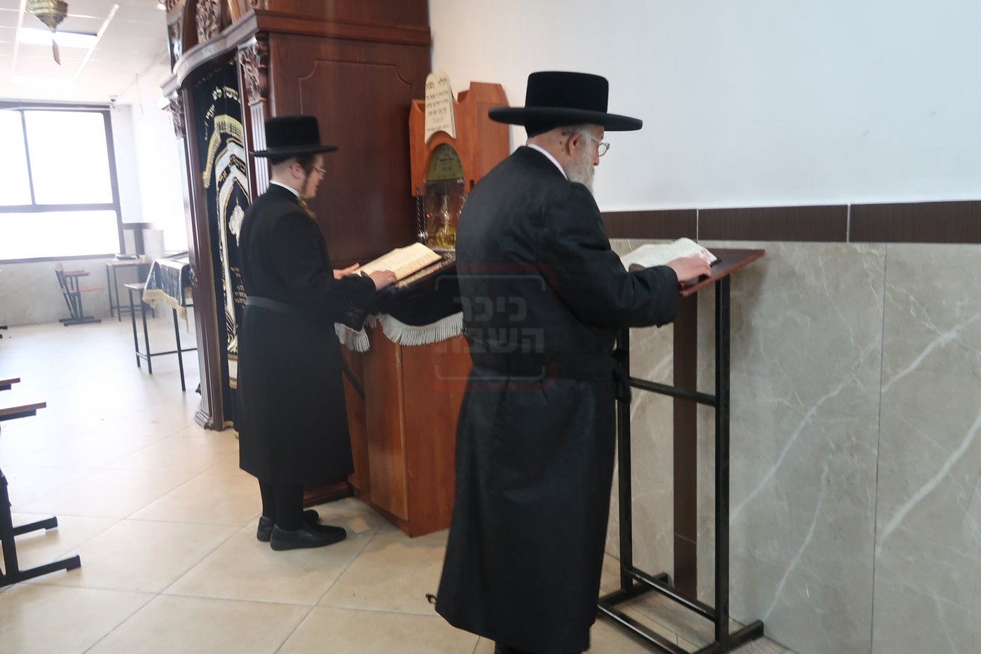 האדמו"ר מפינסק קרלין בביקור בישיבתו בביתר עילית