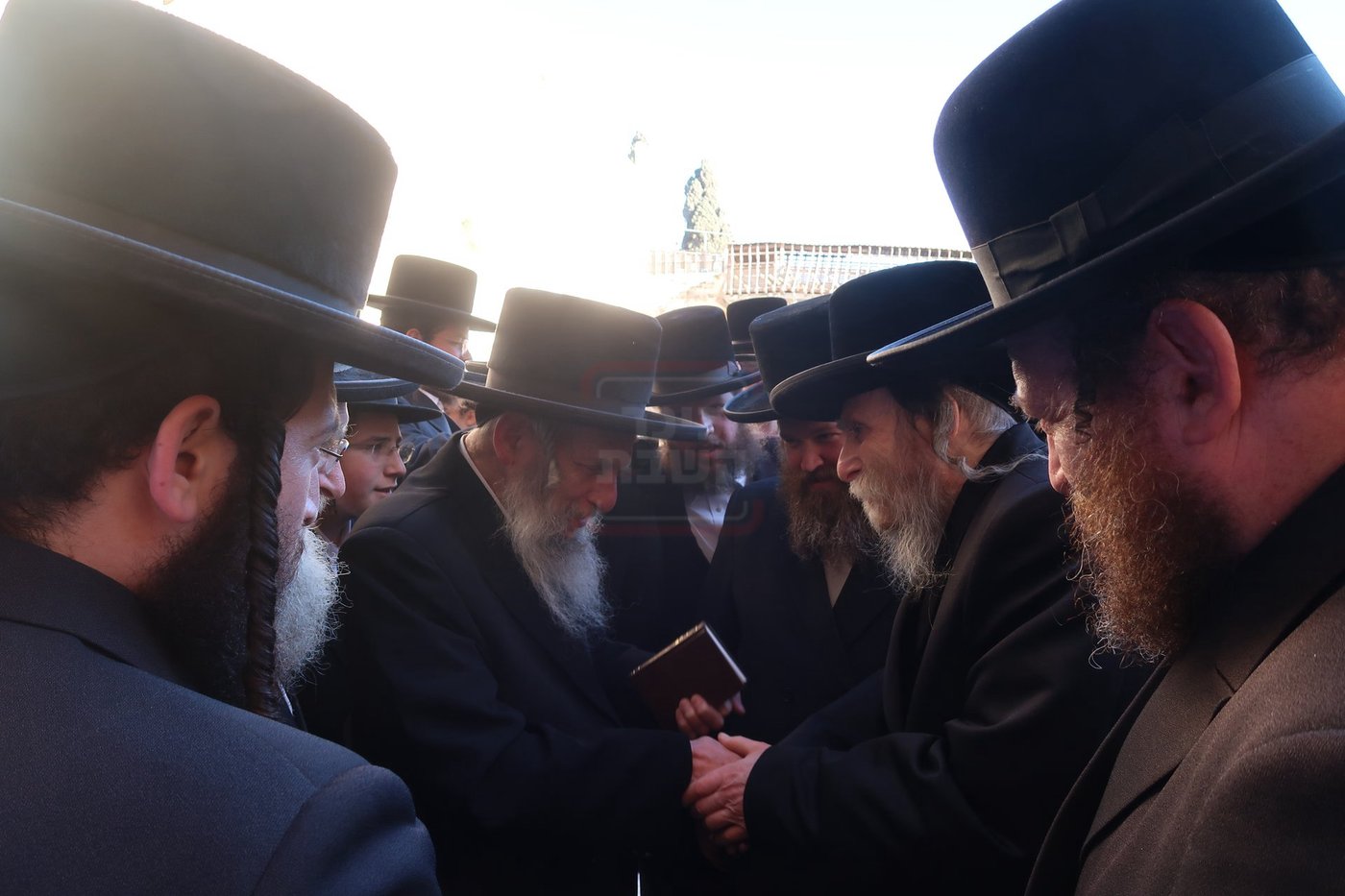 האדמו"רים מערלוי וסלאנים בכותל