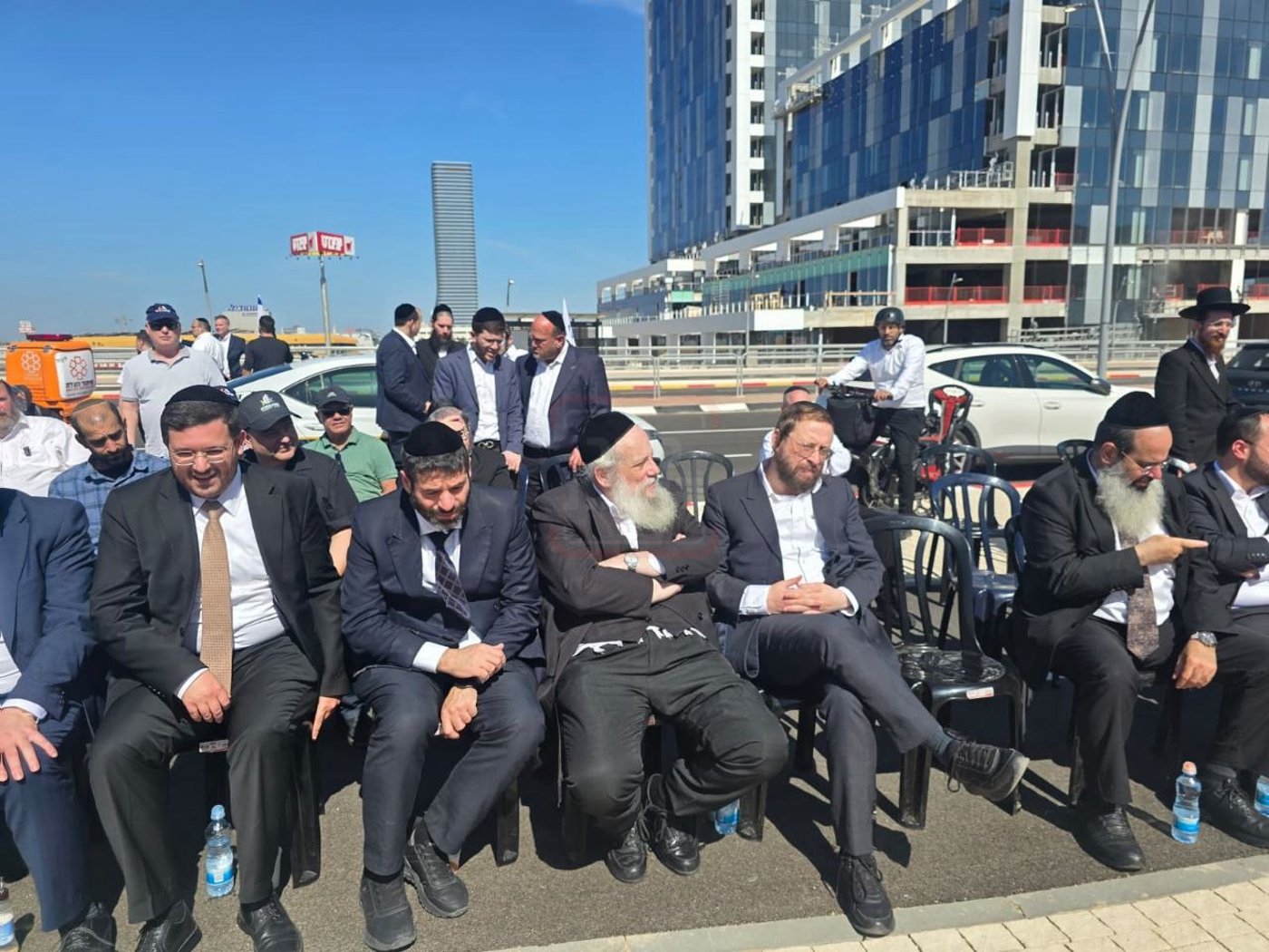 פרנסי העיר חגגו את גשר המחלוקת | 'זיידל'ע' עם כל התמונות, הנייעס והחשיפות של השבוע