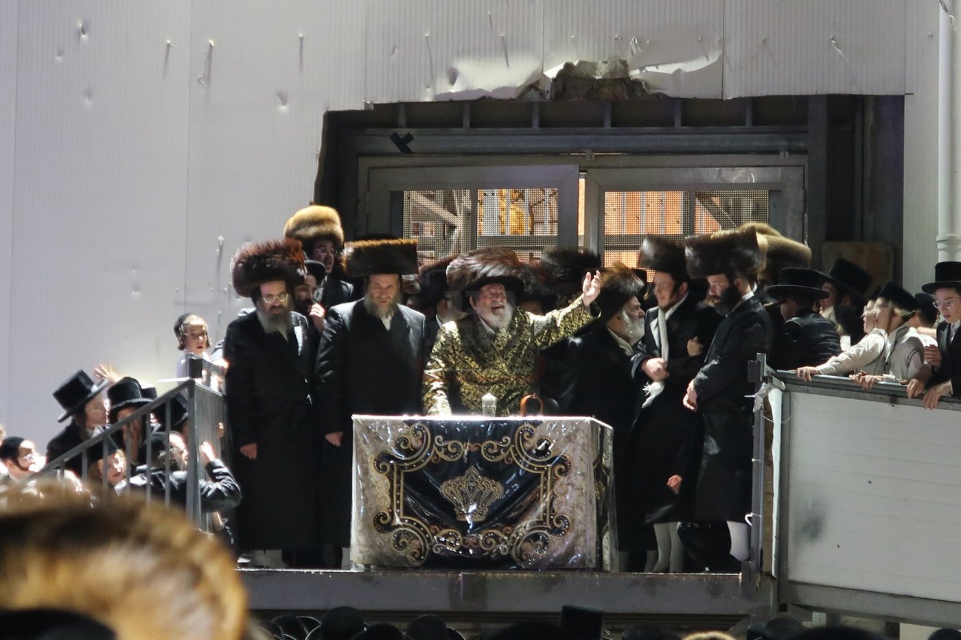 מוצאי שבת ש"ב בויז'ניץ