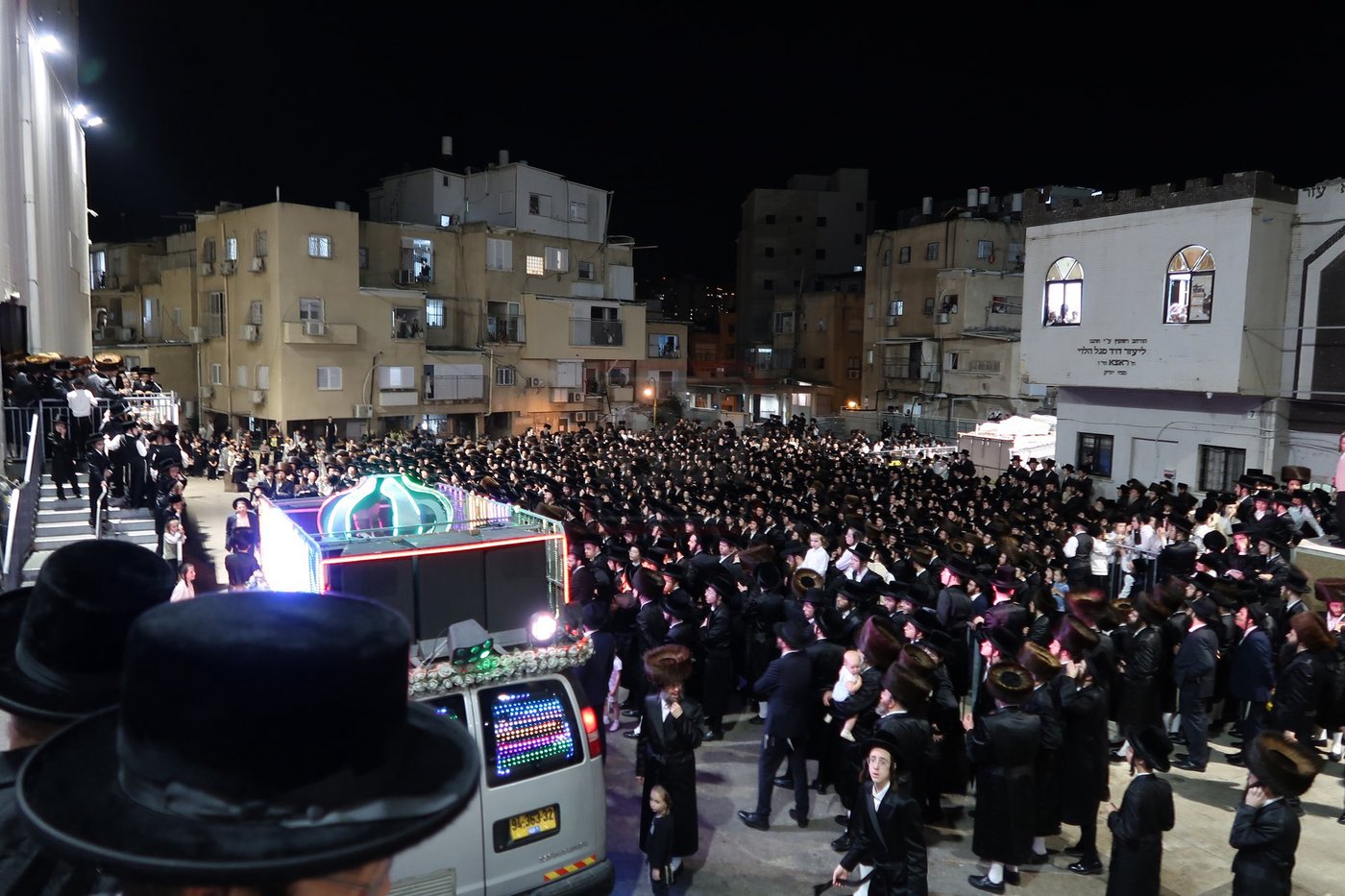 מוצאי שבת ש"ב בויז'ניץ