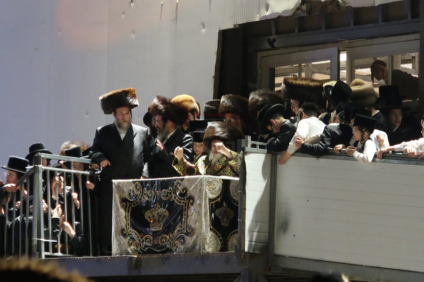 מוצאי שבת ש"ב בויז'ניץ