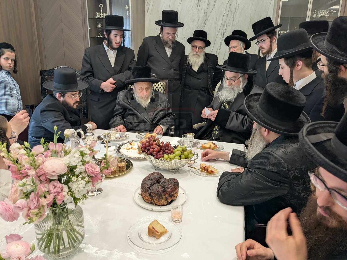 האדמו"ר מויז'ניץ מונסי בביקור אצל האדמו"ר מהארנסטייפל