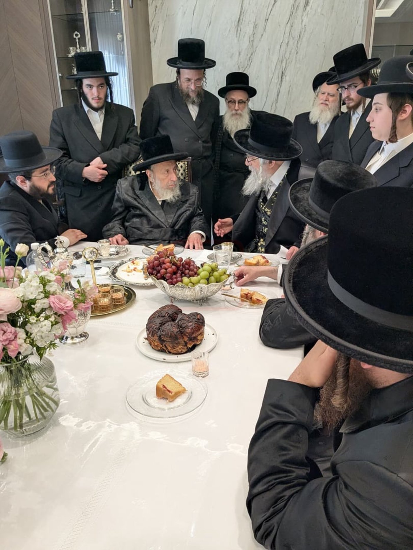 האדמו"ר מויז'ניץ מונסי בביקור אצל האדמו"ר מהארנסטייפל