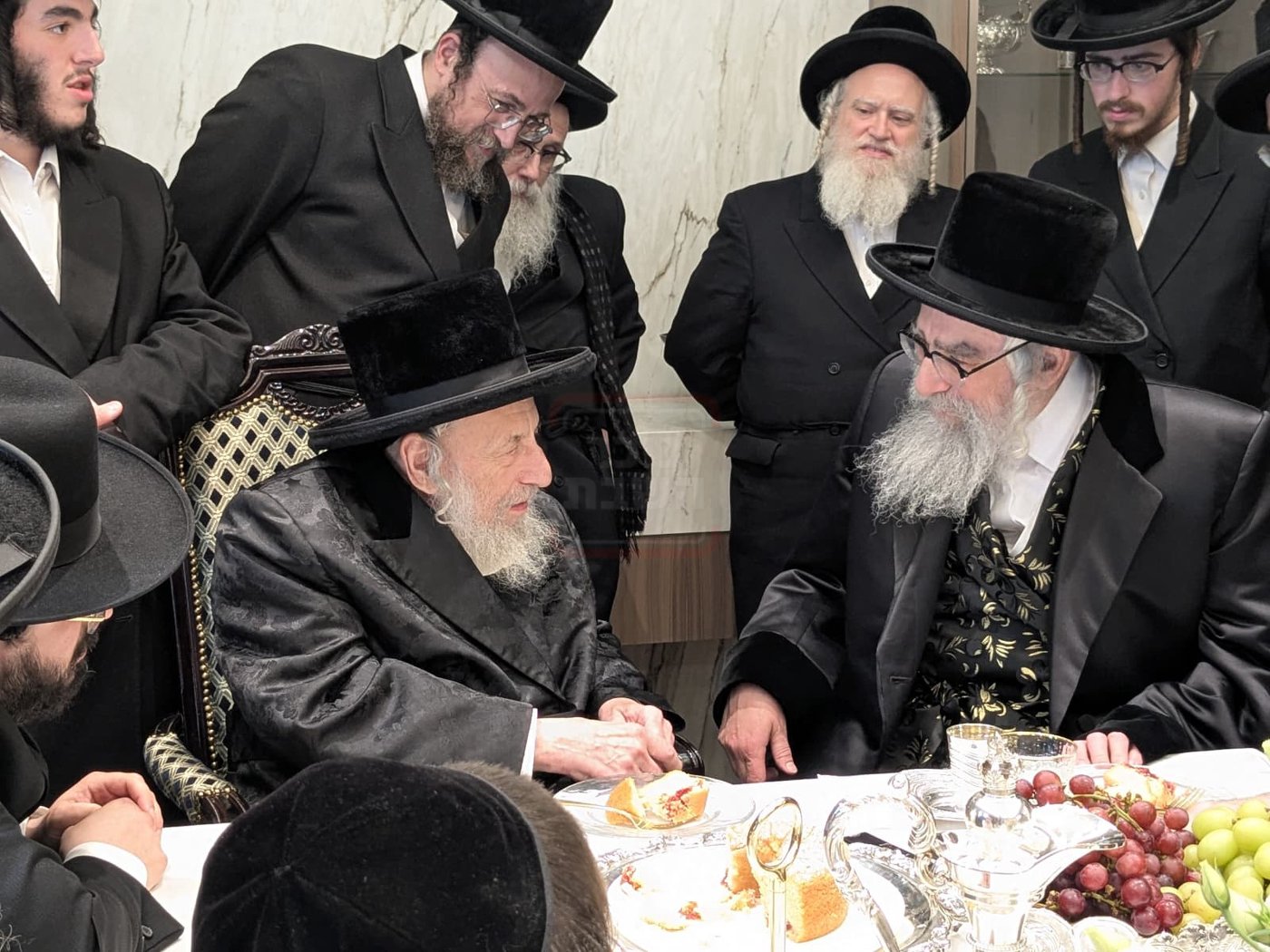 האדמו"ר מויז'ניץ מונסי בביקור אצל האדמו"ר מהארנסטייפל