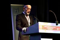 היריקות על הכמרים | מקלב ליו"ר הפרלמנט הגרמני: "מוקיעים זאת; זו לא דרכנו"