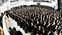 בחורי ישיבה בגור 