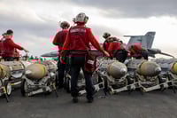 חימוש מטוסי הקרב על סיפון נושאת המטוסים