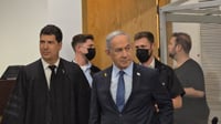 נתניהו בבית המשפט עם פרקליטו עמית חדד