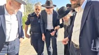 ראש הישיבה הגר"ד לנדו הגיע לכלא הצבאי בבית ליד וביקר את האחים שנעצרו באישון ליל