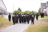 האדמו"ר מבאבוב בביקור במחנה שלווה בקאנטרי