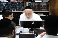 הגרב"ד פוברסקי עם תלמידיו