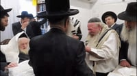 מדוע המקובל פרץ בבכי במהלך הברית - כשהגאב"ד מולו? | תיעוד מרגש