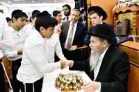 הגרמ"ש אדלשטיין בשיחה בשיח יצחק