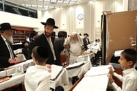 האדמו"ר ממבקשי אמונה שבת בבני ברק