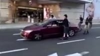 התיעוד והסערה: נוסע ביום כיפור וגורר ברכב נערים על סקייטבורד | צפו