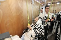 הגאון רבי מסעוד בן שמעון בנטילת לולב בבית החולים