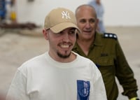 החטוף סיפר לנתניהו על שיחתו עם מנהיג חמאס שאמר לו שישוחרר ראשון - כי "אביך לא מפגין"