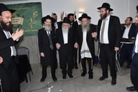 הגר"ע אויערבאך בסיום מסכת עירובין בכולל 'דעת שמואל'