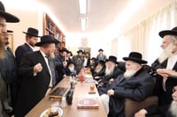 הגרש"ב סורוצקין נועד עם חברי העדה