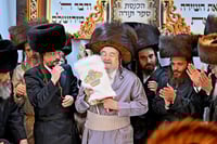 מעמד הכנסת ס''ת לזכותו של הגה''צ רבי רבי יעקב מאיר שכטר