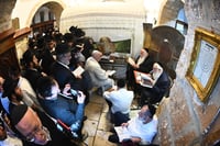 המקובל הגאון הרב בניהו שמואלי בקבר רחל