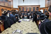 האדמו"רים מספינקא וראחוב בביקור אצל האדמו"ר מסאטמר