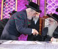 הרב גרשון לידר ז"ל לפני כחודש בצל רבו האדמו"ר מצאנז