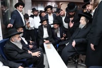 ניחום אבלים אצל הגר"מ צדקה