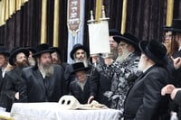 מעמד קבלת הפנים להאדמו"ר מסאטמר בשילוב סיום כתיבת ס"ת