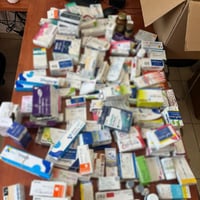 פרשת שחיתות חמורה: פקיד זייף אישורי כניסה ומכר תרופות ללא מרשם