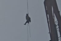 תיעוד דרמטי משמי ירושלים: נער חרדי חולץ מעגורן בגובה 36 קומות