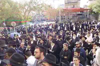 מסע הלווית הגה"צ רבי משה חיים אריה זצ"ל