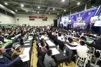 התשובה ליוונים: אלפי ילדי ביתר סיימו את הש"ס בערב אחד • צפו בתיעוד