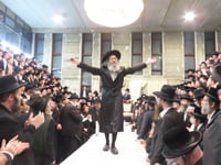 הרה"צ רבי אלימלך בידרמן בטיש חנוכה בברכפלד