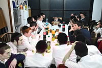 מסיבת חנוכה אצל הגר"מ גריינמן