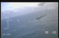 החיילים האמריקאיים משתלטים על הספינה הוונצואלית