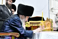 מוצאי שבת חנוכה בחצה"ק אלכסנדר