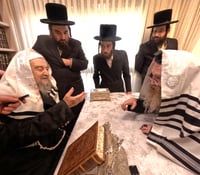 אב"ד אמונת ישראל בביקור אצל הגרי"מ שכטר 