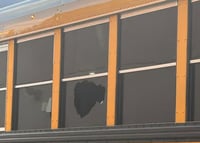 חשד לאנטישמיות בניו ג'רזי: ילדה בת 9 נפגעה קשה מזריקת אבן על אוטובוס