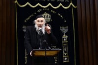 ראש הישיבה הגאון רבי יהושע אייכנשטיין בישיבת "מאור התלמוד"