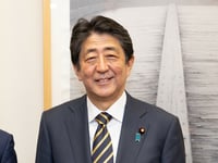 ראש ממשלת יפן לשעבר שינזו אבה